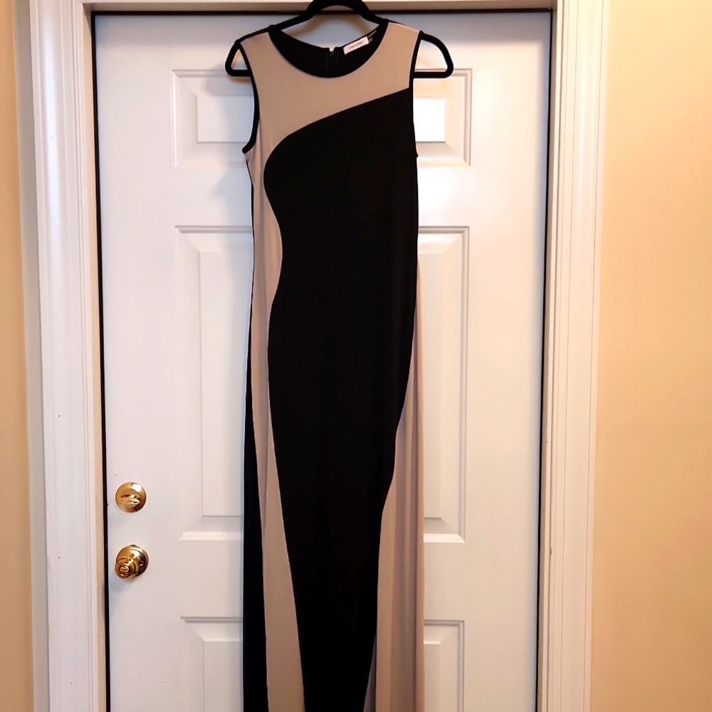 Calvin Klein sz 6 khaki and black maxi dress